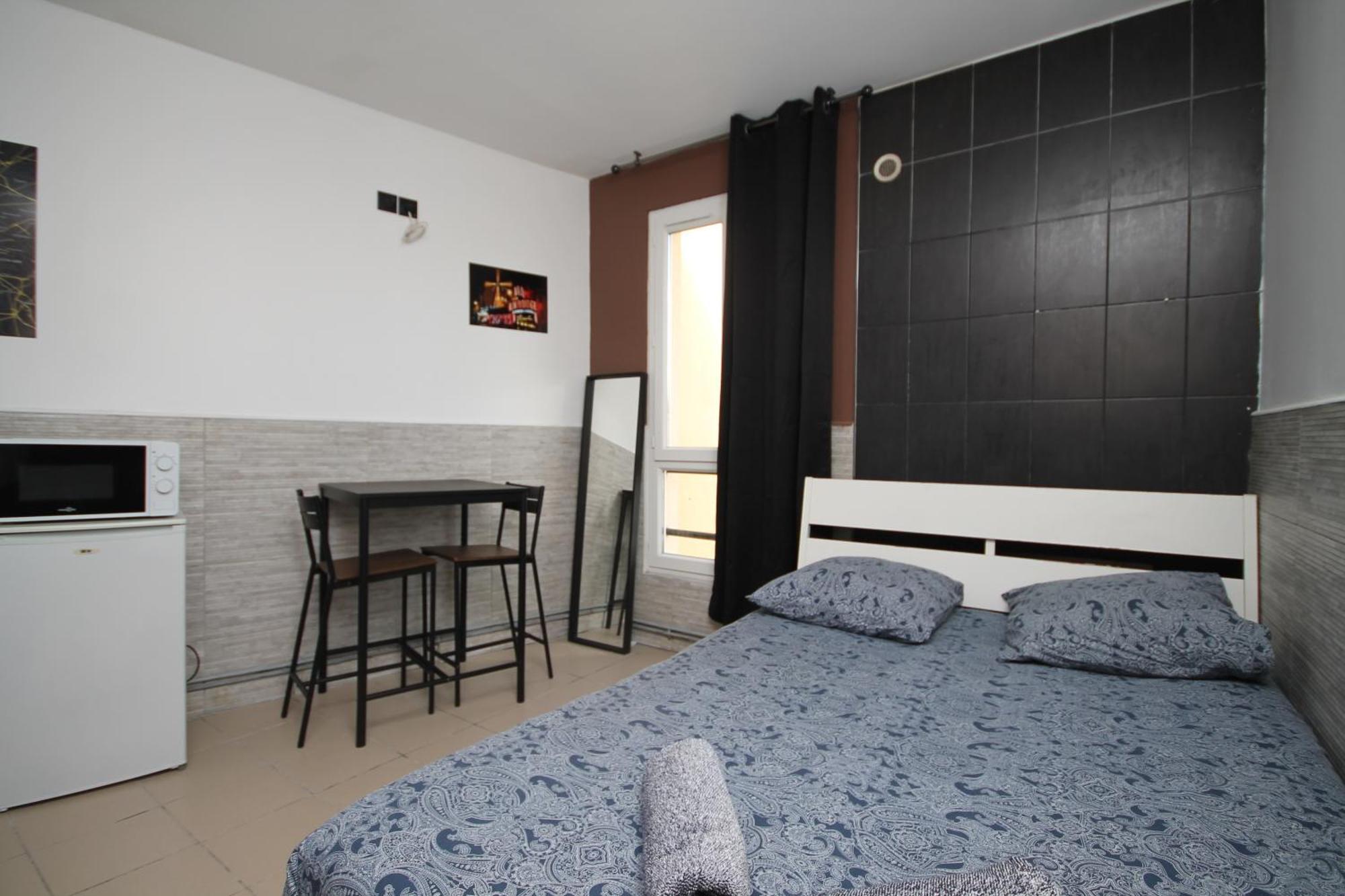 04 - Chambre Avec Lit Double Proche Paris Et Transports Wifi Saint-Denis  Exterior foto